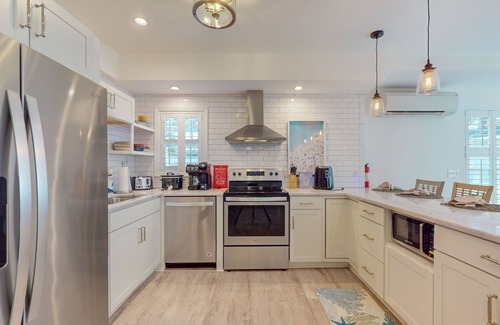 Ocean Isle Beach Casa | Dog-friendly, 8 minutes to beach with shared pool, covered patio, & big backyard