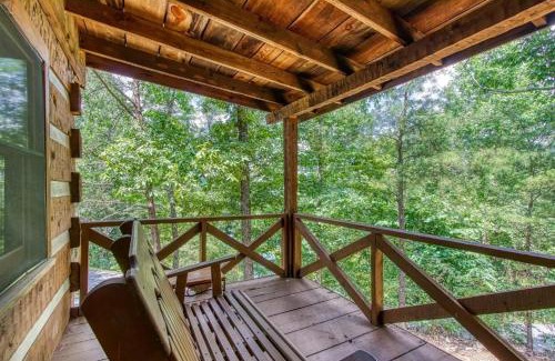 Gatlinburg - Pigeon Forge Casa | Dog friendly, adorable 1BR log cabin with hot tub and screen in porch!