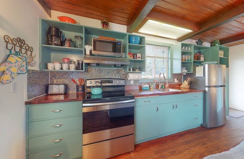 Winchester Bay Apartamento | Dog-friendly ADU with a full kitchen & shared washer/dryer - near the water