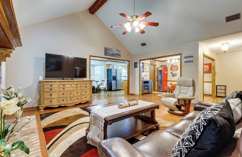 Semmes Casa | Dog-Friendly Alabama Retreat w/ Patio & Fire Pit!