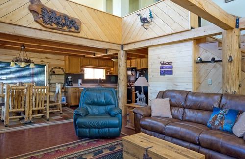 Alpine Village Casa | Dog-friendly alpine home with mountain views - great for ATVs and fishing