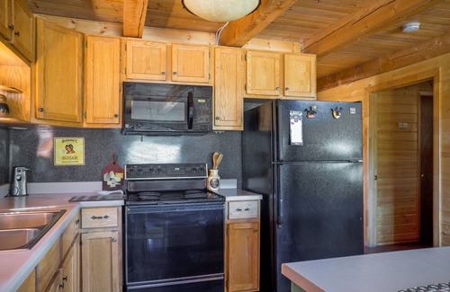 Alpine Village Casa | Dog-friendly alpine home with mountain views - great for ATVs and fishing