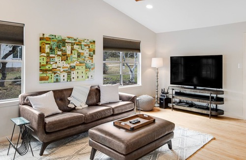Spicewood Casa | Dog-friendly and spacious lake view house with W/D and private beach