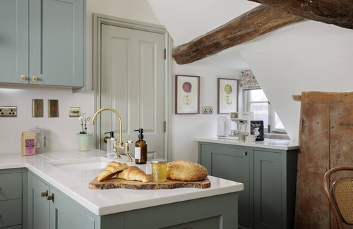 Cirencester Cabaña | Dog Friendly Apartment - The Miller's Snug at Cowley House
