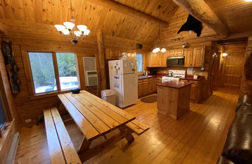 Sullivan Cabina | Little Tunk Pond -Aspen Cabin- ¡Sus vacaciones por excelencia en Maine comienzan aquí!