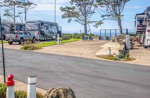 Agate Beach Alquiler De RV | Dog Friendly, Available with 50AMP, 30AMP, Water and Sewer hook up's, WiFi