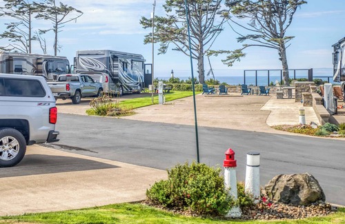 Agate Beach Alquiler De RV | Dog Friendly, Available with 50AMP, 30AMP, Water and Sewer hook up's, WiFi
