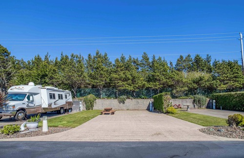 Agate Beach Alquiler De RV | Dog Friendly, Available with 50AMP, 30AMP, Water and Sewer hook up's, WiFi