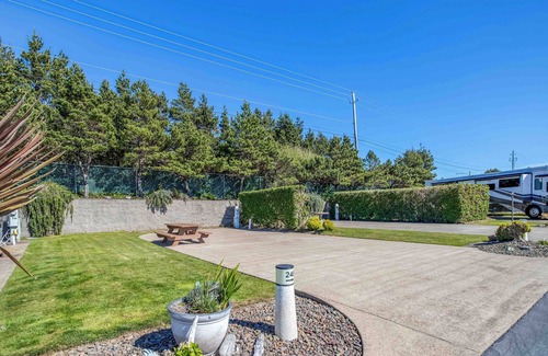 Agate Beach Alquiler De RV | Dog Friendly, Available with 50AMP, 30AMP, Water and Sewer hook up's, WiFi