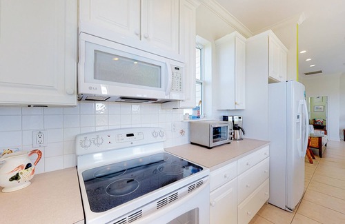 Treasure Beach Village Casa | Dog-friendly beach house with a pool, tennis, grill, washer/dryer, ocean views
