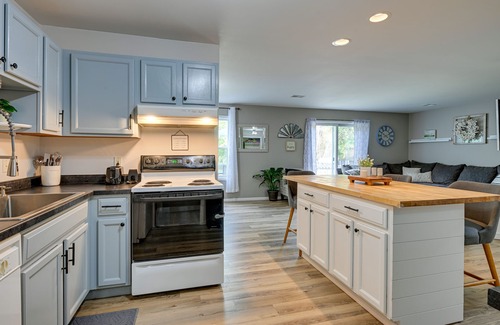 Baraboo Apartamento | Dog-friendly Baraboo Vacation Rental w/ Yard!
