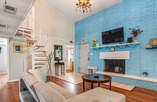 Villa Segunda Casa | Dog-Friendly Beach Home with High-Speed WiFi, Enclosed Backyard, and Loft