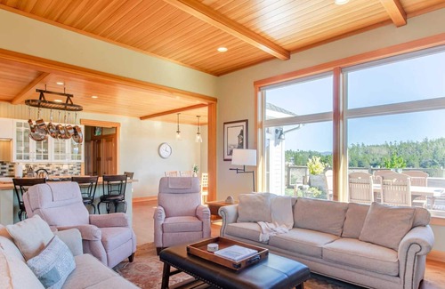 Oregon Coast Casa | Dog Friendly, Beautiful home on large fenced property. Ping Pong table with Basketball Game!