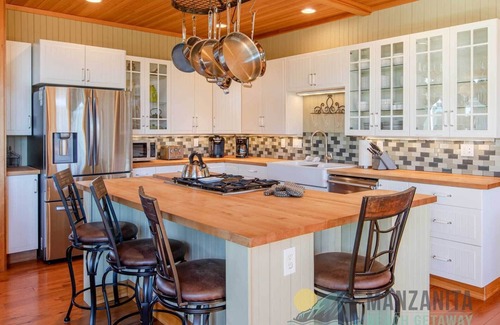Oregon Coast Casa | Dog Friendly, Beautiful home on large fenced property. Ping Pong table with Basketball Game!