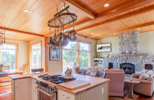 Oregon Coast Casa | Dog Friendly, Beautiful home on large fenced property. Ping Pong table with Basketball Game!