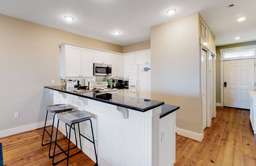 Seagrove Beach Condominio | Dog-friendly condo with balcony, washer/dryer, pool - near the beach