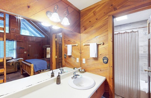 Sautee Nacoochee Cabaña | Dog-friendly, cozy cottage retreat withing a 5 minute drive to downtown Helen