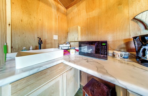 Westford Apartamento | Dog-Friendly Cabin Near Pymatuning Lake!