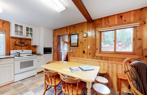 Joseph Cabina | Dog-Friendly Cabin Close to the Lake & Next to Wallowa River w/WiFi, W/D
