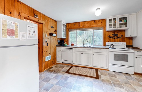 Joseph Cabina | Dog-Friendly Cabin Close to the Lake & Next to Wallowa River w/WiFi, W/D