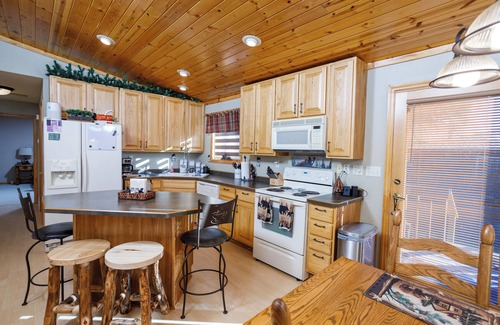Lakewood Cabina | Dog Friendly Cabin in Lakewood. Near ATV Trails!