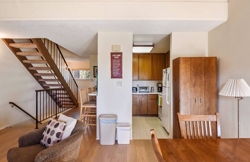 Carnelian Woods Condominio | Dog-Friendly Carnelian Woods Lake View Condo