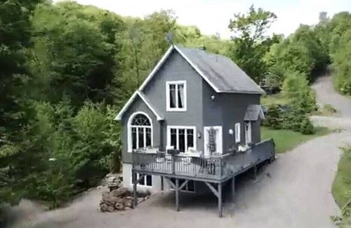 Sainte-Agathe-des-Monts Chalet De Esquí | Dog friendly chalet 15 min from Mont-Blanc and 20 minutes from Tremblant resort!