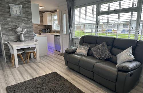 Great Yarmouth Casa | Dog friendly chalet in Hemsby by Winterton Cottages