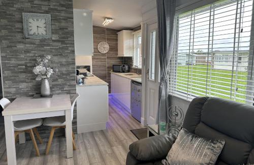 Great Yarmouth Casa | Dog friendly chalet in Hemsby by Winterton Cottages