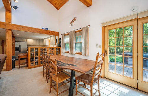 Paradise Point Casa | New! Old Moose Barn: Lake Access, Dogs OK, Hot Tub!