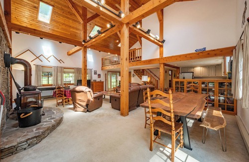 Paradise Point Casa | New! Old Moose Barn: Lake Access, Dogs OK, Hot Tub!