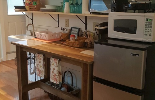 Cotuit Apartamento | Dog friendly, Clean Studio with Separate Entrance 2.4 miles to Beach