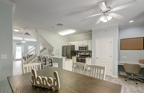 Corpus Christi Casa | Dog-friendly coastal home with shared pool, easy beach access & perfect location