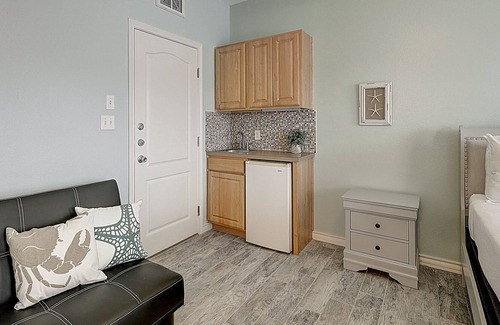 Corpus Christi Casa | Dog-friendly coastal home with shared pool, easy beach access & perfect location