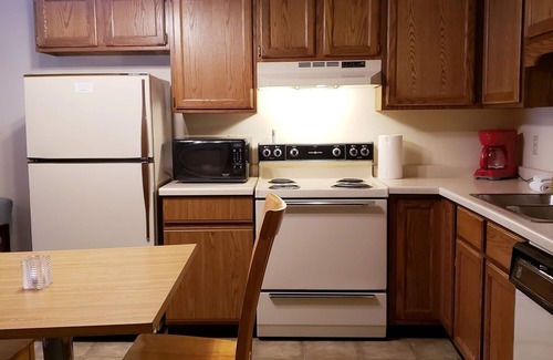Ironwood Apartamento | DOG FRIENDLY Condo #3 inside the Lodge at North Ironwood Acres Resort - 2BR/2BA & Kitchenette, sleeps 1-8 people with 5 large beds. Be Self Sufficient - Includes Kitchenette.