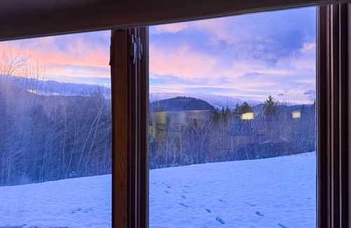 Jackson Condominio | Dog-friendly condo near skiing with amazing Mt.Washington views, fireplace & W/D