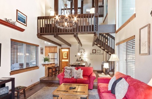 Tennis Village Condominio | Dog-Friendly Condo with Central AC, WiFi, and Private Washer/Dryer!