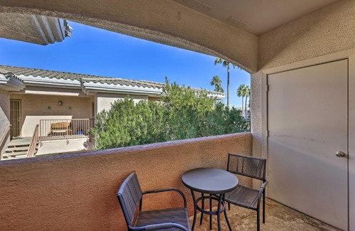 Maryvale Village Apartamento | Dog-Friendly Condo with Pool and Hot Tub in Phoenix