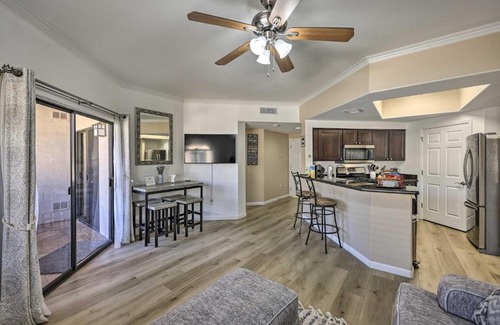 Maryvale Village Apartamento | Dog-Friendly Condo with Pool and Hot Tub in Phoenix