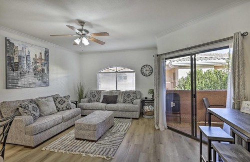 Maryvale Village Apartamento | Dog-Friendly Condo with Pool and Hot Tub in Phoenix