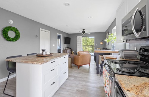 Indian Point Condominio | Dog-Friendly Condo with Shared Pool & Hot Tub, Washer/Dryer, and Central AC