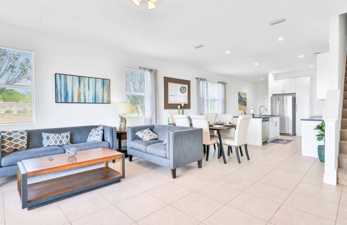Bridgewater Crossing Casa | Dog-friendly corner townhome with lake views, pool, basketball & central AC