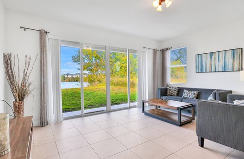 Bridgewater Crossing Casa | Dog-friendly corner townhome with lake views, pool, basketball & central AC