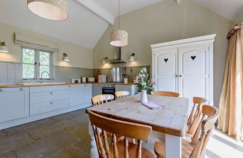 Faringdon Cabaña | Classic Cotswolds Getaway in Radcot