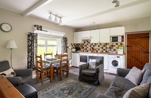 Fremington Casa | Dog friendly cottage, w/ fantastic views, sleeps 3, w/ private terrace & modern electric radiators
