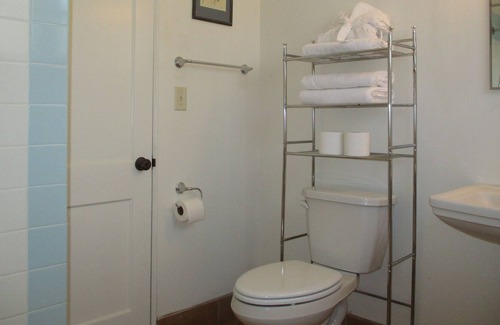 North University Cabaña | Dog-Friendly Cottage to yourself, fully fenced yard. No dog fee.