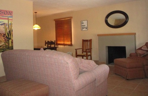 North University Cabaña | Dog-Friendly Cottage to yourself, fully fenced yard. No dog fee.