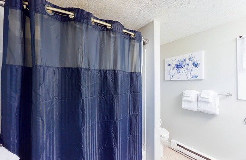 Lake Arrowhead Casa | Dog-friendly cottage with lake access, EV charging, firepit, & washer/dryer
