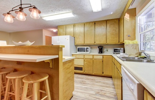 Clarkesville Cabina | Cabaña Creekfront en 2. 5 hectáreas arboladas, cerca de parques estatales y tierras forestales nacionales.