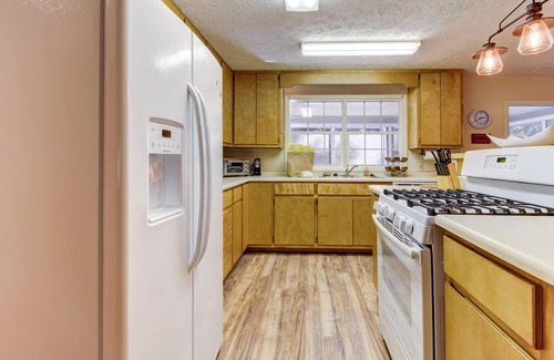 Clarkesville Cabina | Cabaña Creekfront en 2. 5 hectáreas arboladas, cerca de parques estatales y tierras forestales nacionales.